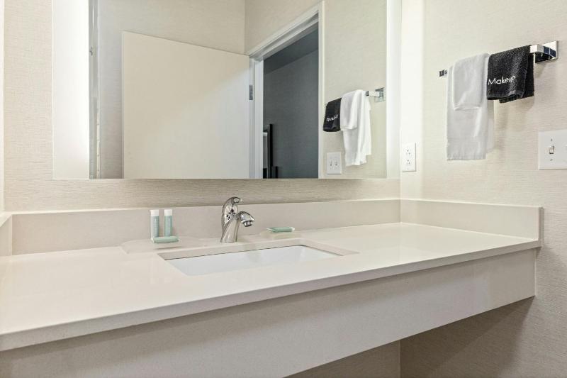 Fairfield Inn & Suites by Marriott Nashville MetroCenter - image 11