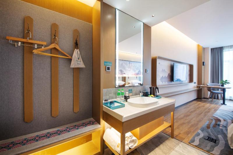 Friend Zhangjiajie Hotel-Free pick-up-Free Laundry - image 15