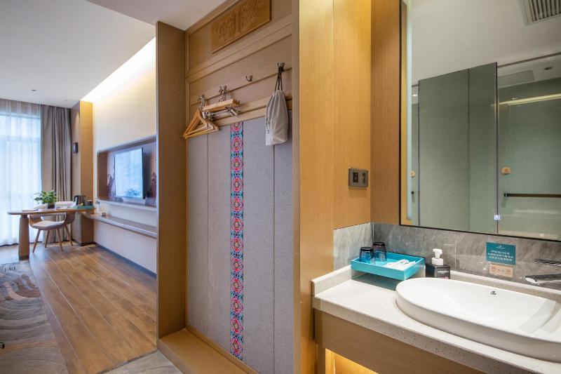 Friend Zhangjiajie Hotel-Free pick-up-Free Laundry - image 23