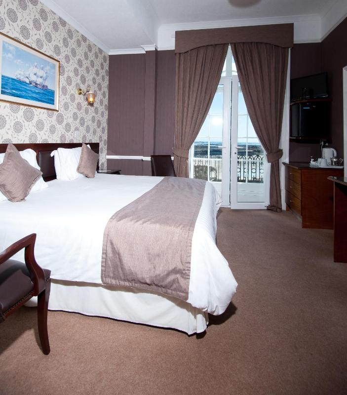Superior Double or Twin Room with Sea View image 2