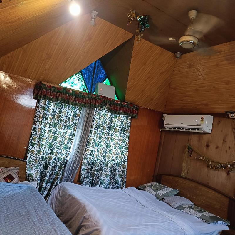 T luxury Heritage houseboat - image 3