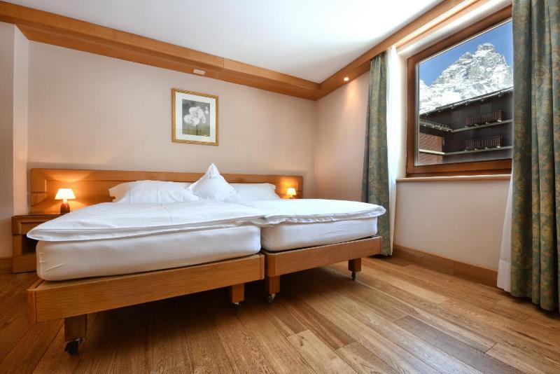 Deluxe Double or Twin Room image 4