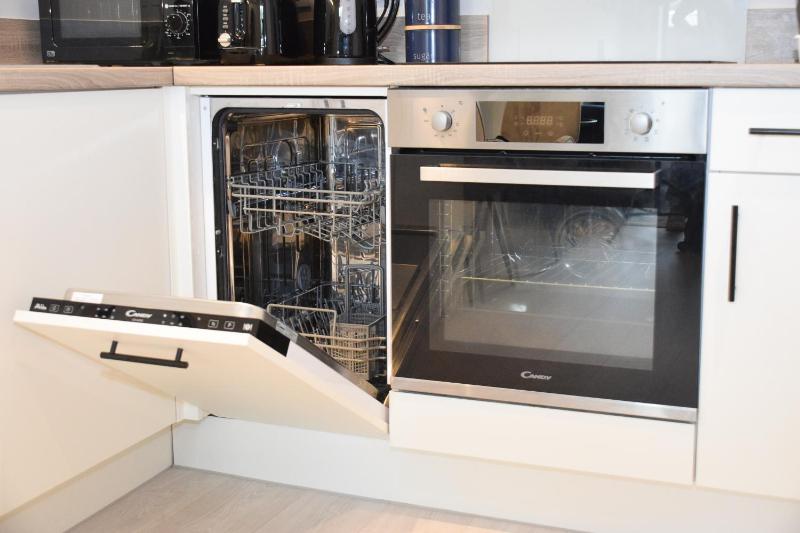 Modern Flat - Leeds City Centre - image 16