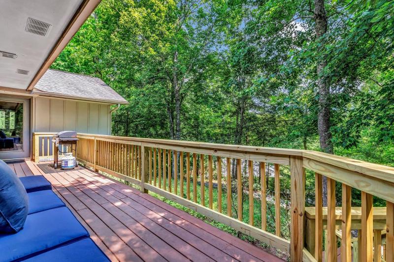 Cozy Serenity - Outdoor Hot Tub Firepit Games + Close to Downtown Gatlinburg - image 47