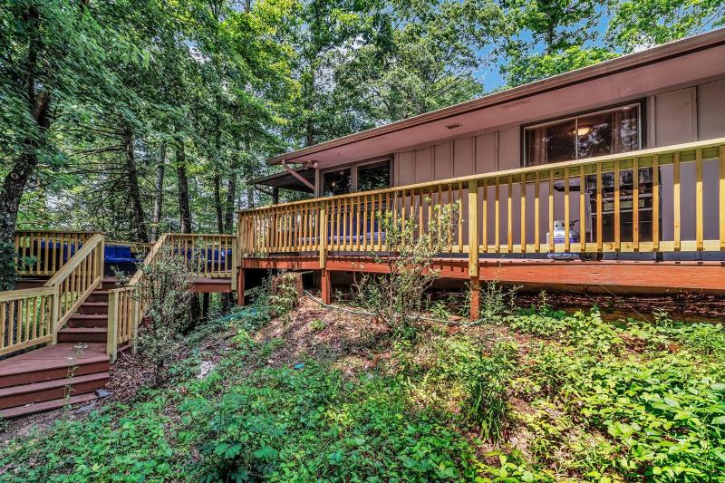Cozy Serenity - Outdoor Hot Tub Firepit Games + Close to Downtown Gatlinburg - image 49