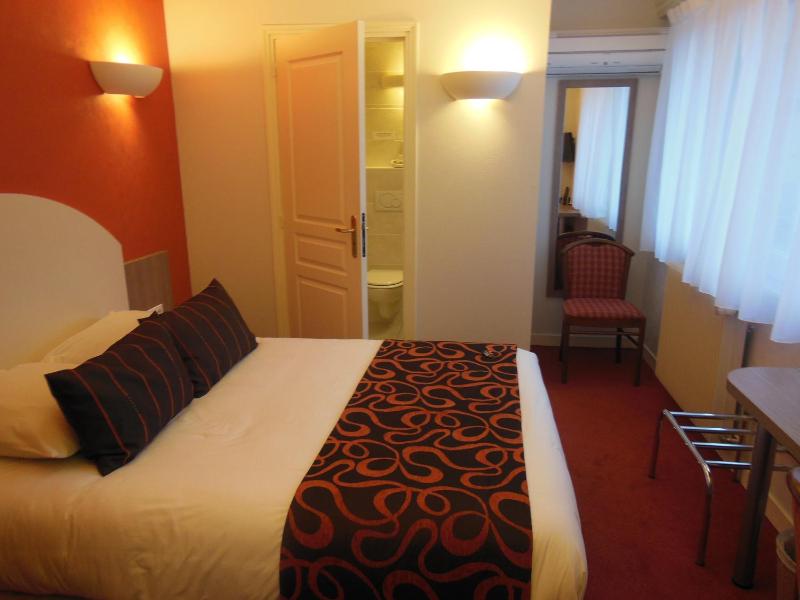 Double Room image 3