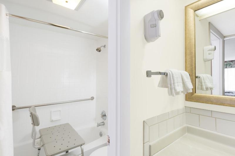 Deluxe Double Room - Disability Access/Non-Smoking image 2