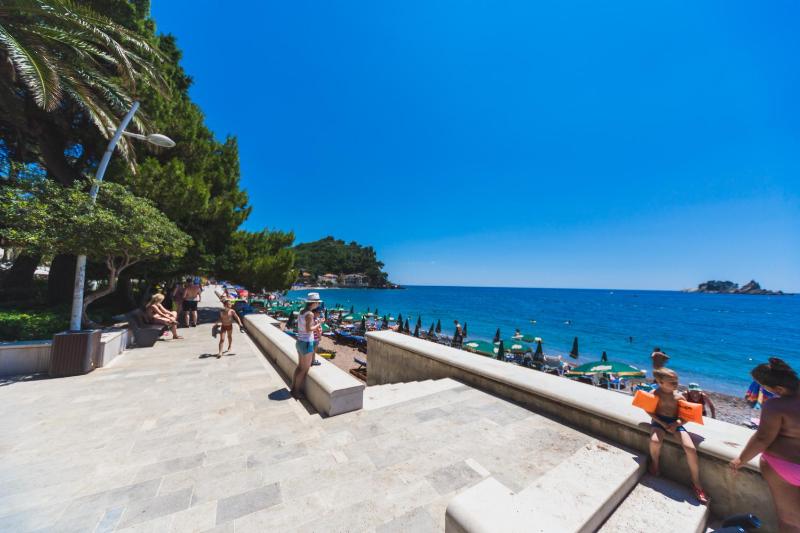 Two-Bedroom Penthouse with Sea View  image 2
