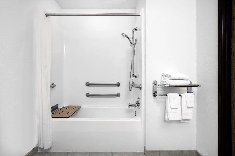 Queen Room - Disability Access/Non-Smoking image 3