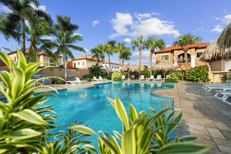 GC111-Malmok Beach-3BR townhome perfect for family - image 1