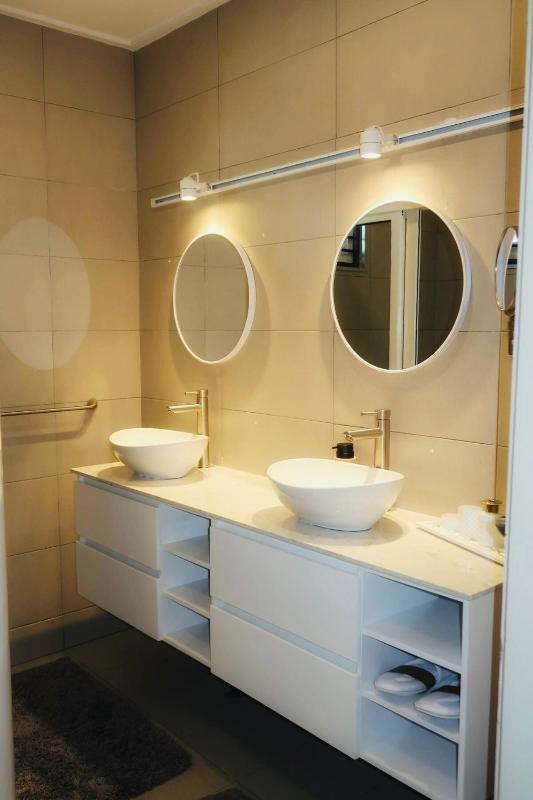 LUMA RESIDENCES - Premium Cozy 3-Bedroom Stay - image 9