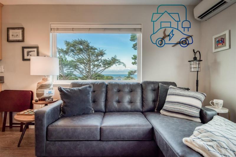 Pacific Peeks 2 - Oceanview Pet Friendly Retreat with EV Charging fee - image 29