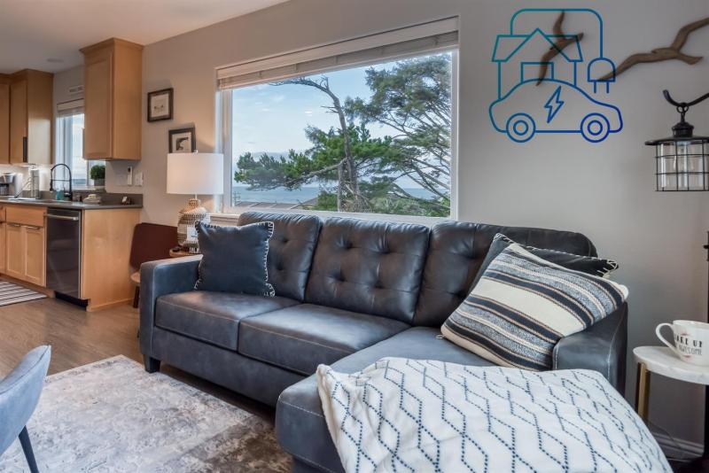 Pacific Peeks 2 - Oceanview Pet Friendly Retreat with EV Charging fee - image 12