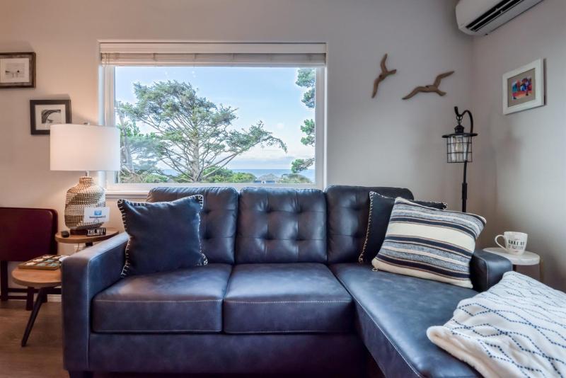 Pacific Peeks 2 - Oceanview Pet Friendly Retreat with EV Charging fee - image 46