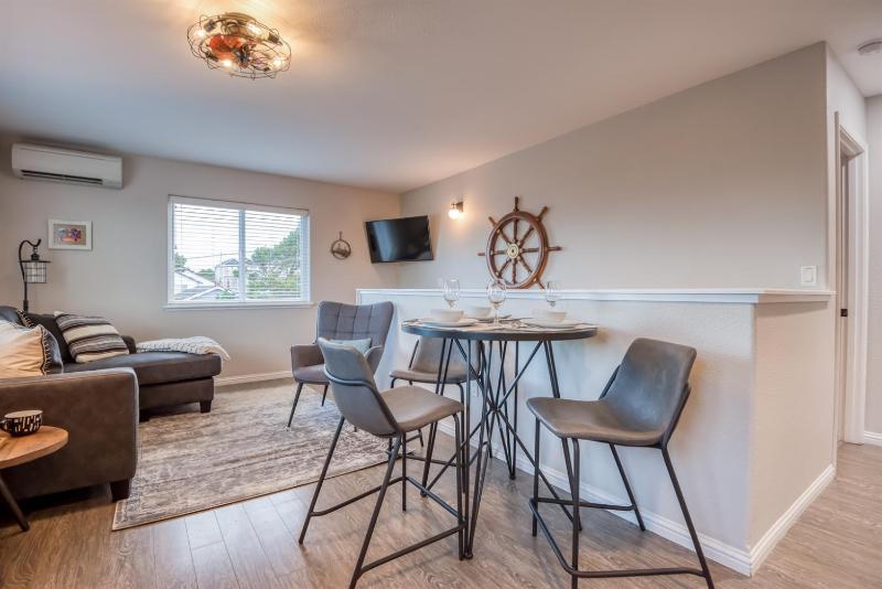 Pacific Peeks 2 - Oceanview Pet Friendly Retreat with EV Charging fee - image 20