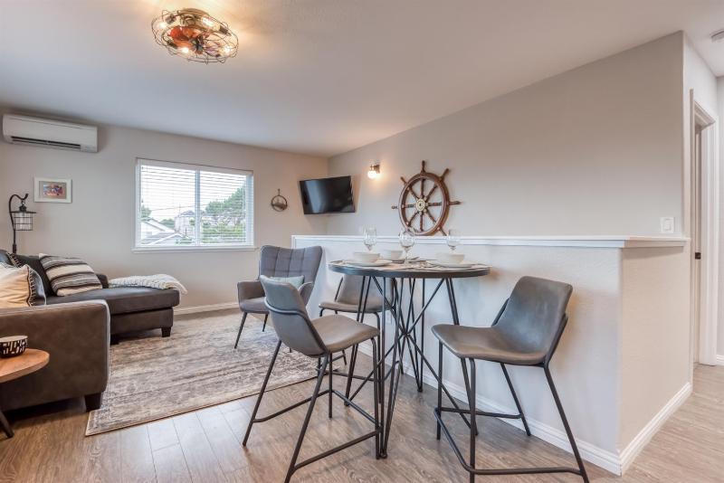 Pacific Peeks 2 - Oceanview Pet Friendly Retreat with EV Charging fee - image 33