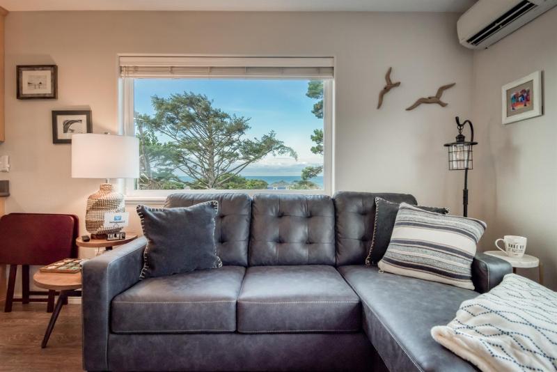 Pacific Peeks 2 - Oceanview Pet Friendly Retreat with EV Charging fee - image 35