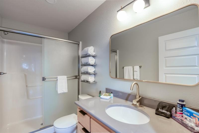 Pacific Peeks 2 - Oceanview Pet Friendly Retreat with EV Charging fee - image 16