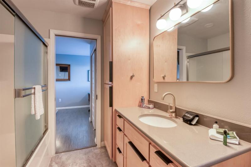 Pacific Peeks 2 - Oceanview Pet Friendly Retreat with EV Charging fee - image 30