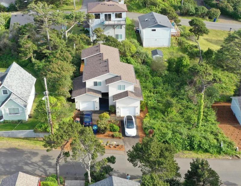 Pacific Peeks 2 - Oceanview Pet Friendly Retreat with EV Charging fee - image 19