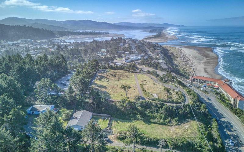 The Pacific Lookout Sleeps 6 Hot Tub Pet Friendly Ocean View EV Charger - image 29