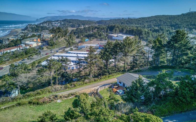 The Pacific Lookout Sleeps 6 Hot Tub Pet Friendly Ocean View EV Charger - image 22