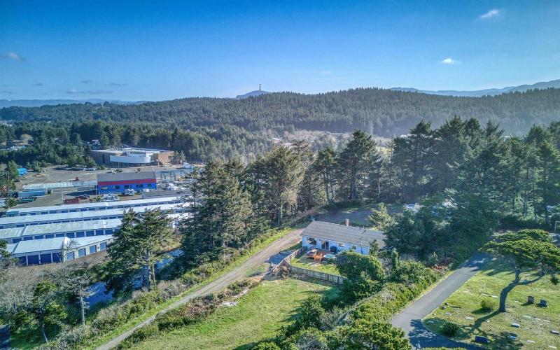 The Pacific Lookout Sleeps 6 Hot Tub Pet Friendly Ocean View EV Charger - image 35