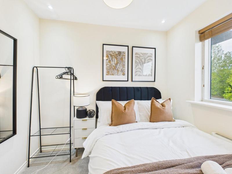 Corrine Court by Signature Stays - Stylish Apartment - Spacious - Parking - image 19