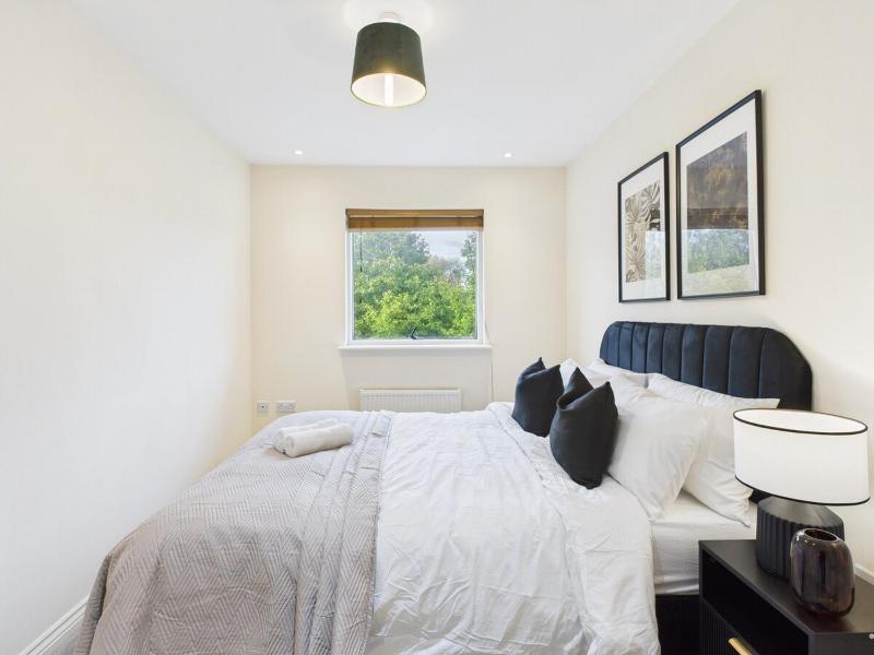 Corrine Court by Signature Stays - Stylish Apartment - Spacious - Parking - image 11