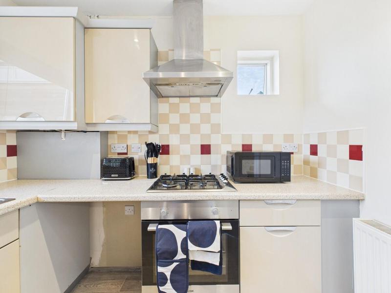 Corrine Court by Signature Stays - Stylish Apartment - Spacious - Parking - image 13
