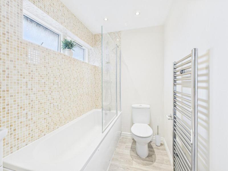 Corrine Court by Signature Stays - Stylish Apartment - Spacious - Parking - image 18