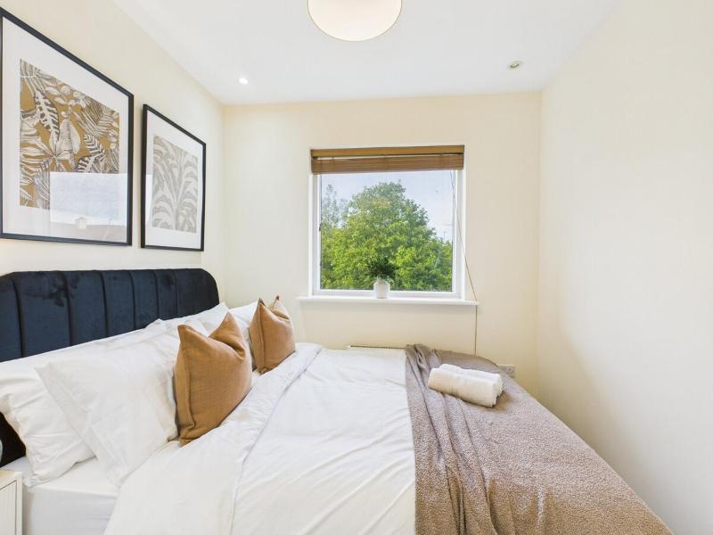 Corrine Court by Signature Stays - Stylish Apartment - Spacious - Parking - image 17