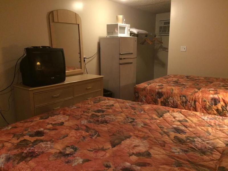 Deluxe Room with Two Queen Beds image 3