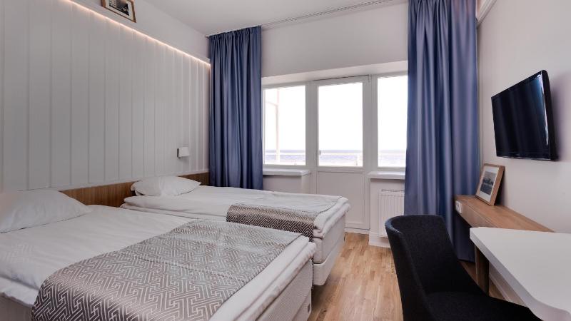 Standard Twin Room image 3