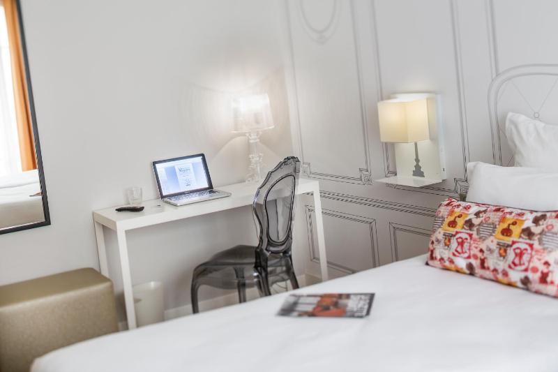  Double Room image 3