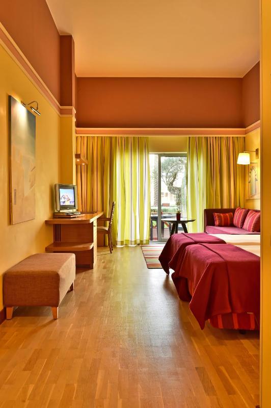 Superior Double or Twin Room with Garden View image 3