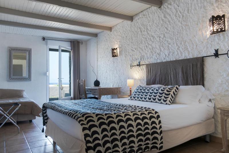 Double Room with Sea View image 1