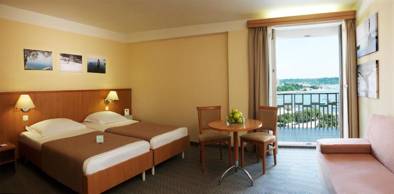 Double or Twin Room with Sea View and Balcony image 3