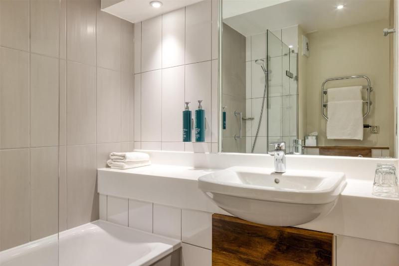 DoubleTree by Hilton Cheltenham-Cotswolds - image 33