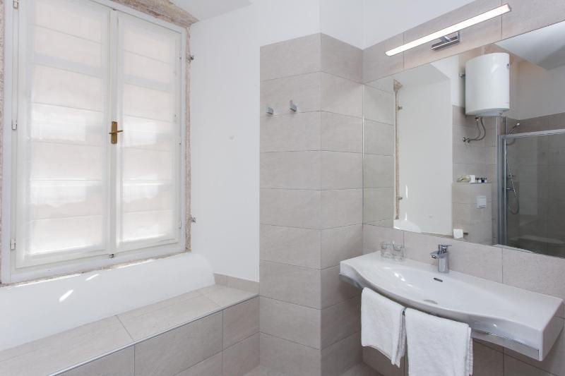 Standard Double Room image 3