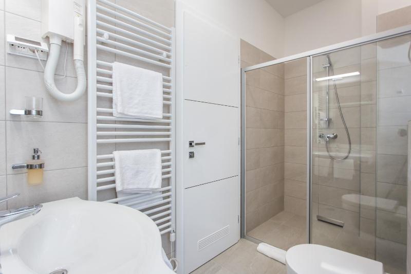 Standard Double Room image 4