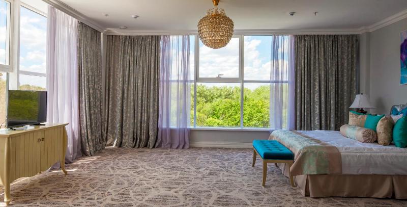 Executive Suite image 3