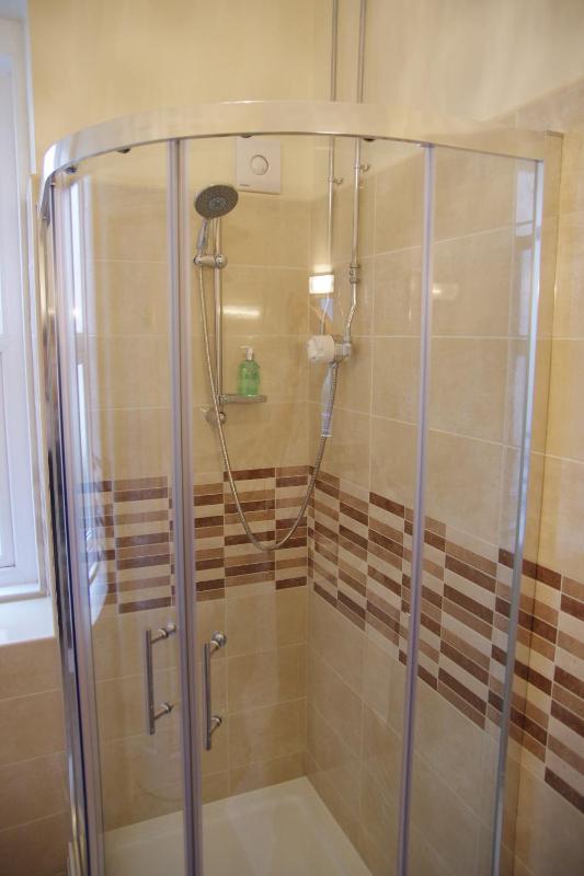 Twin Room - Ground Floor image 4