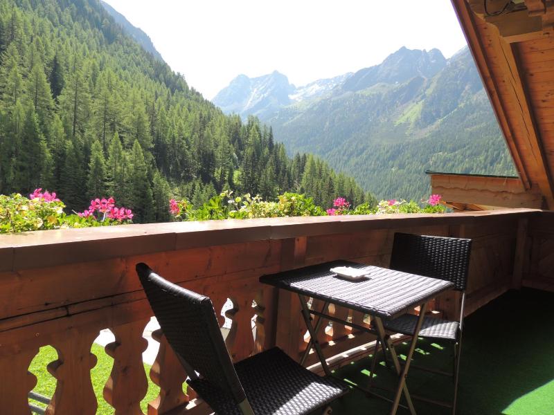 One-Bedroom Apartment with Balcony image 4
