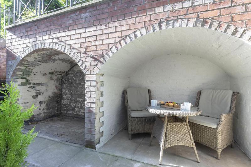 Charming Two Bedroom Apartment in Fairview - image 16