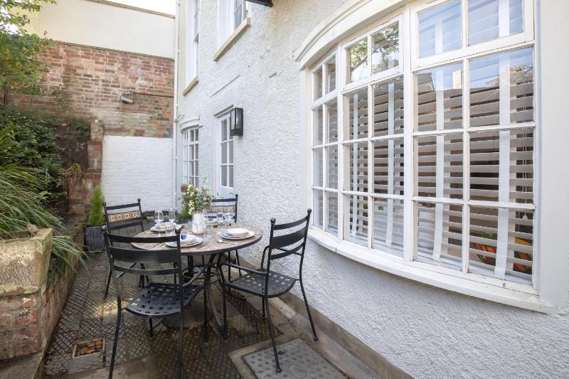 Charming Two Bedroom Apartment in Fairview - image 22