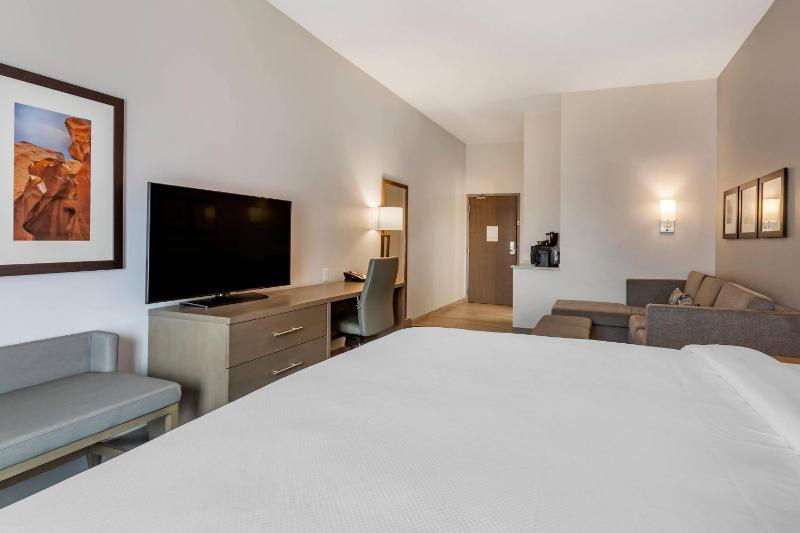 Comfort Suites Scottsdale Talking Stick Entertainment District - image 19