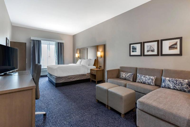 Comfort Suites Scottsdale Talking Stick Entertainment District - image 34
