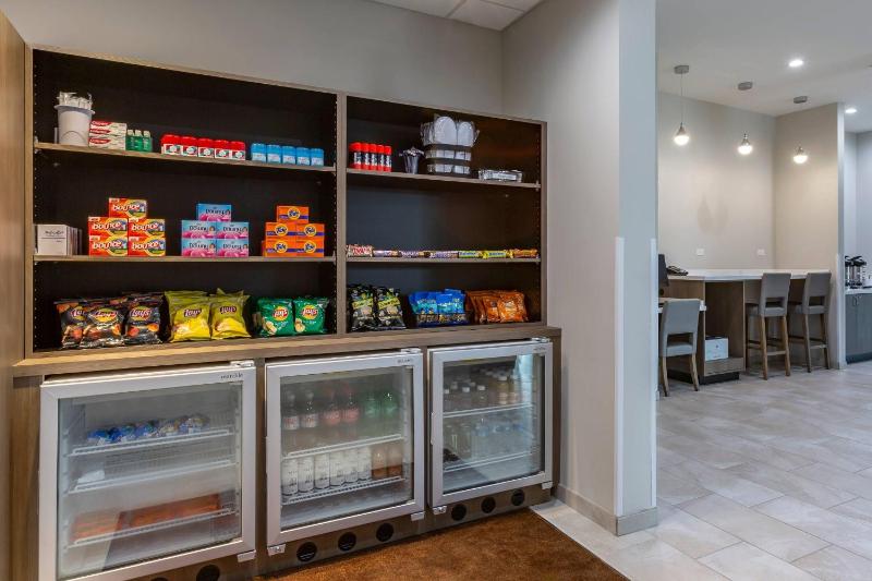 Comfort Suites Scottsdale Talking Stick Entertainment District - image 17