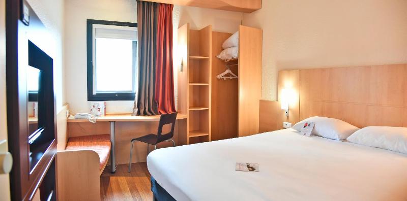 Two Connecting Double Rooms image 2